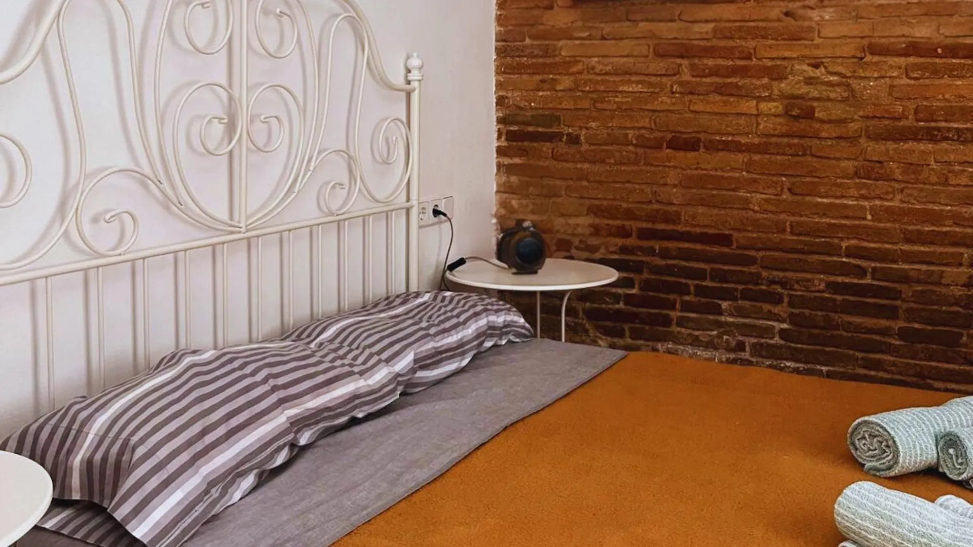 Sunflower Apartment Barcelona